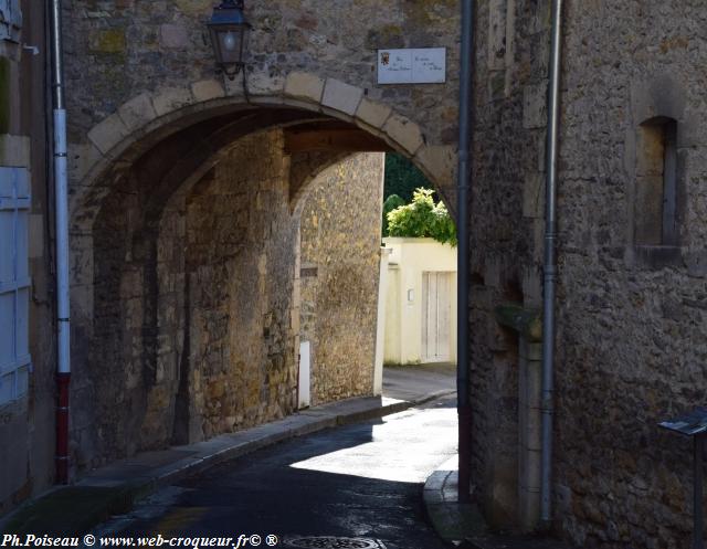 La Porte du Marquis d'Ancre de Decize Nièvre Passion