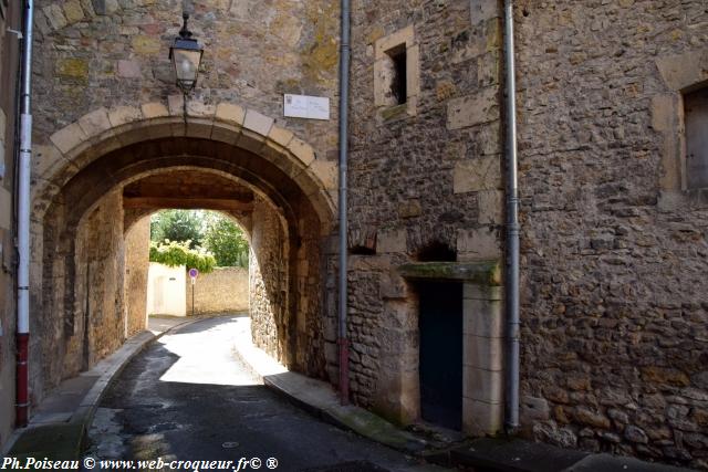 La Porte du Marquis d'Ancre de Decize Nièvre Passion