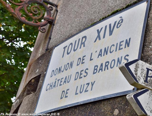 Tour du Château de Luzy