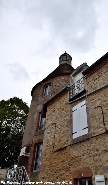 Tour du Château de Luzy