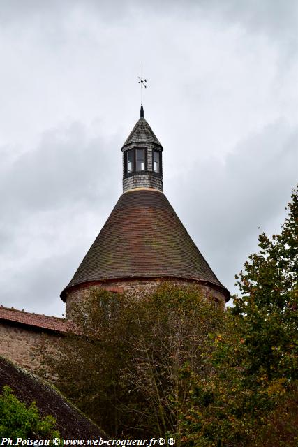 Tour du Château de Luzy