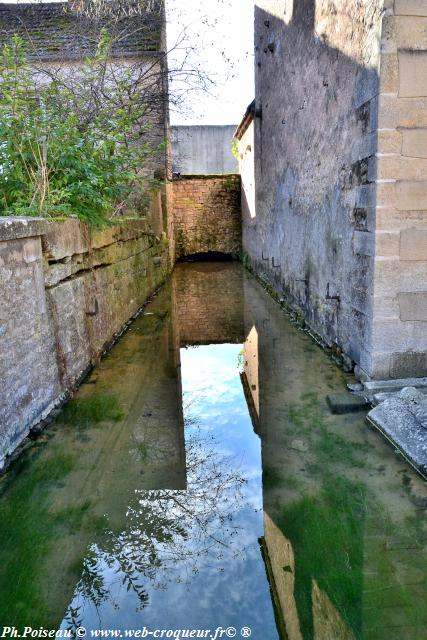 Le lavoir rue des Fontaines de Dornecy