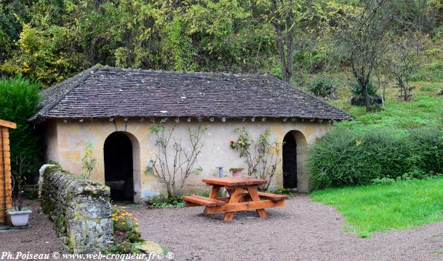 Lavoir du centre d'Olcy Nièvre Passion