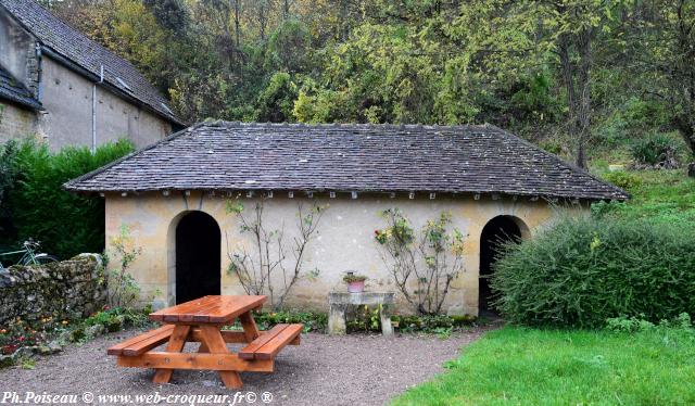 Lavoir du centre d'Olcy Nièvre Passion