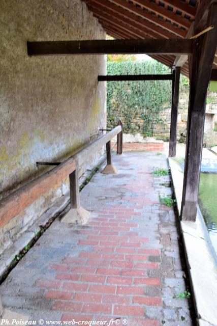 Le lavoir du centre d'Arthel