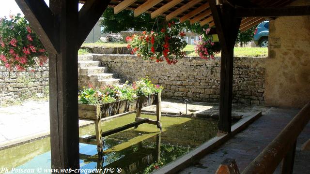 Le lavoir du centre d'Arthel