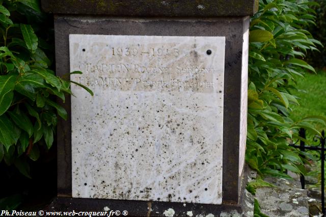 Le monument aux morts d'Arthel