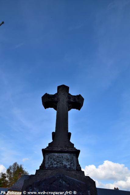 Monument aux Morts Montsauche les Settons