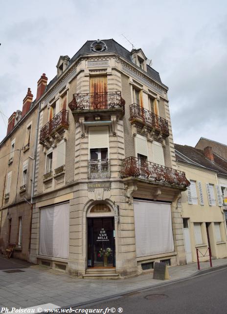 Ancienne pharmacie de Luzy