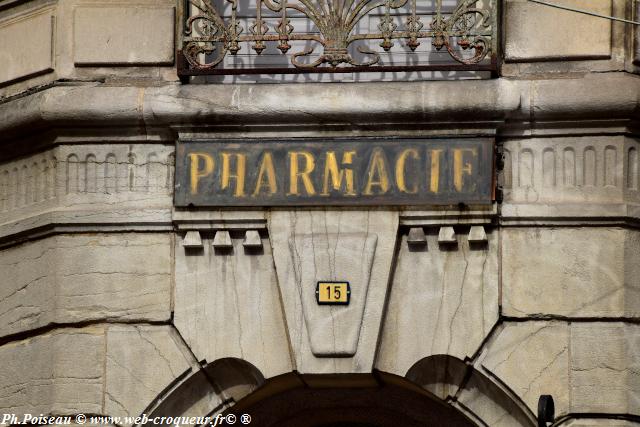 Ancienne pharmacie de Luzy