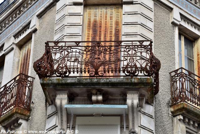 Ancienne pharmacie de Luzy