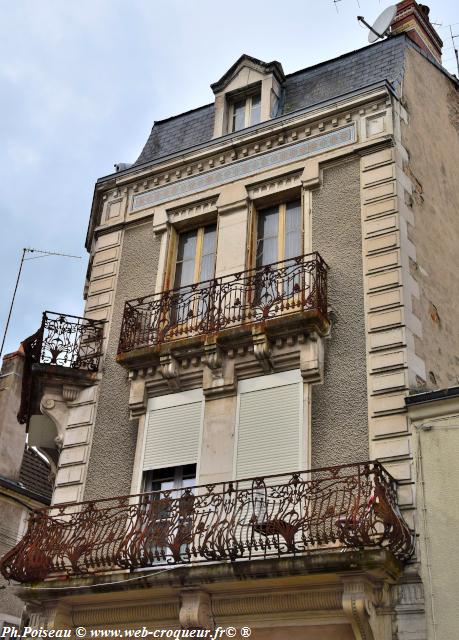 Ancienne pharmacie de Luzy