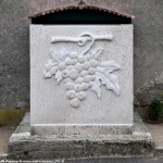 Fontaine de Chasnay un beau patrimoine vernaculaire.