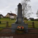 Monument aux Morts de Chaumot un hommage