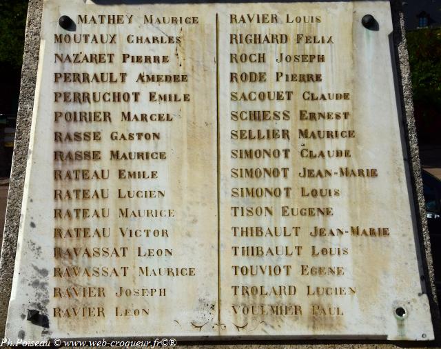 Monument aux Morts de Moux en Morvan un hommage