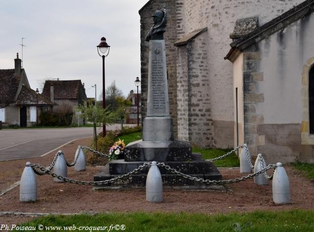 Monument aux Morts de Pazy