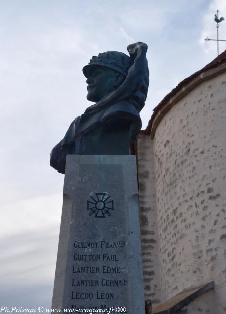 Monument aux Morts de Pazy