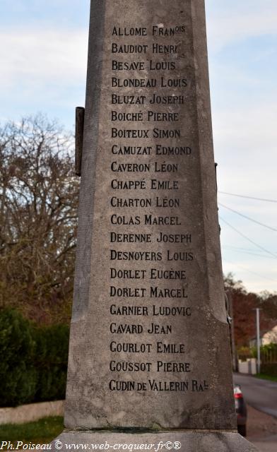 Monument aux Morts de Pazy