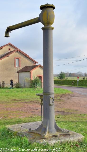 La pompe du tacot de Saint-Saulge