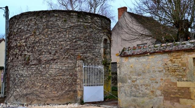 Ancienne tour de Corvol l'Orgueilleux