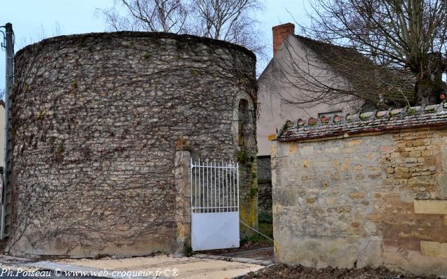 Ancienne tour de Corvol l'Orgueilleux