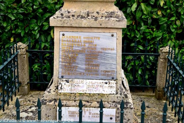 Monument aux Morts de Livry Nièvre Passion