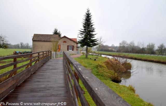 Canal latéral à la Loire La Colâtre