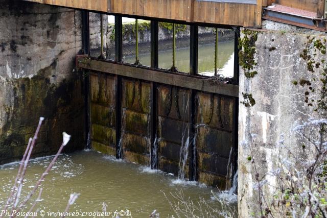 Canal latéral à la Loire La Colâtre Nièvre Passion