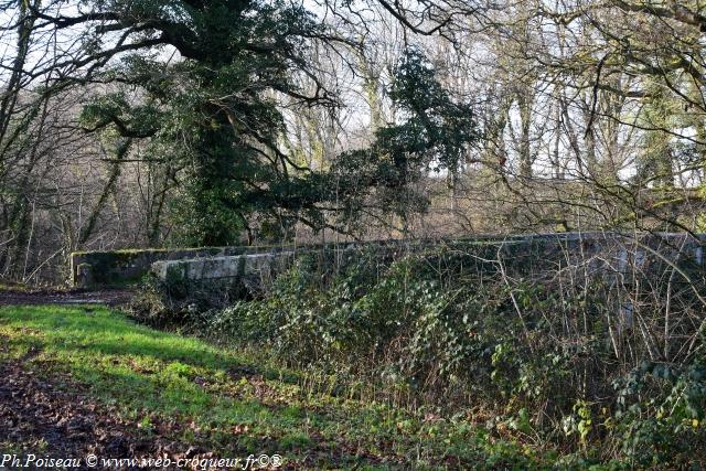 Pont sur le Canal des voûtes de la Collancelle Nièvre Passion