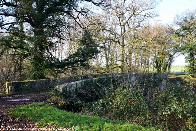 Pont sur le Canal des voûtes de la Collancelle Nièvre Passion