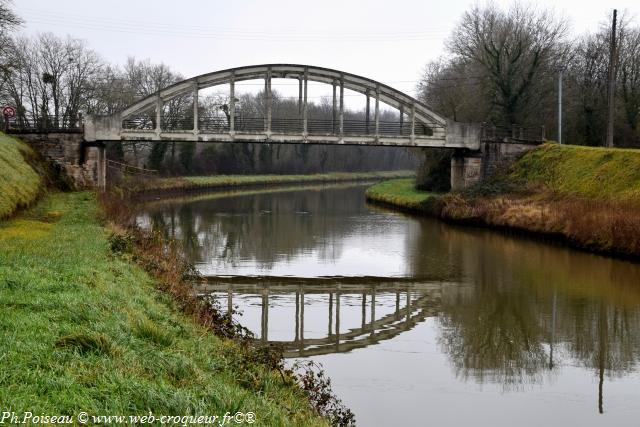 Pont sur le Canal de la Loire Nièvre Passion