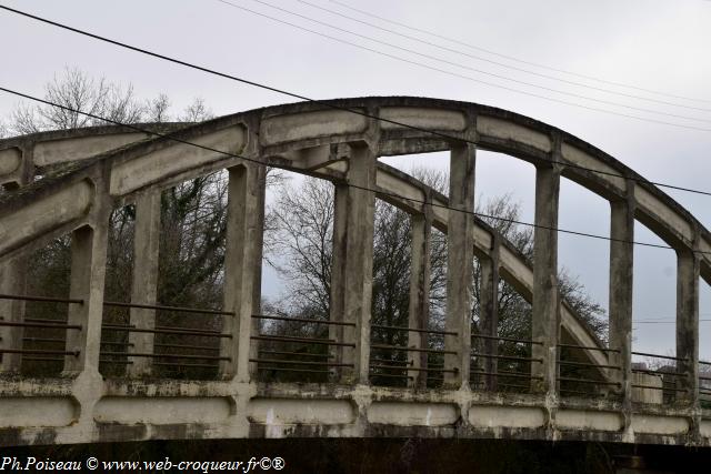 Pont sur le Canal de la Loire Nièvre Passion