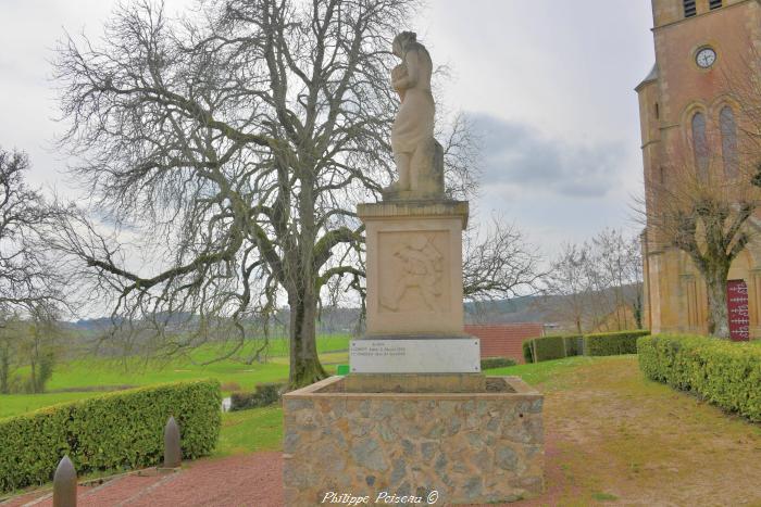 Monument aux morts de Tazilly