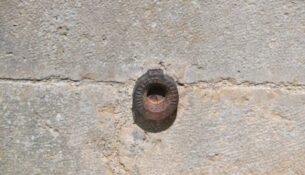 Repère de nivellement de Brinon sur Beuvron