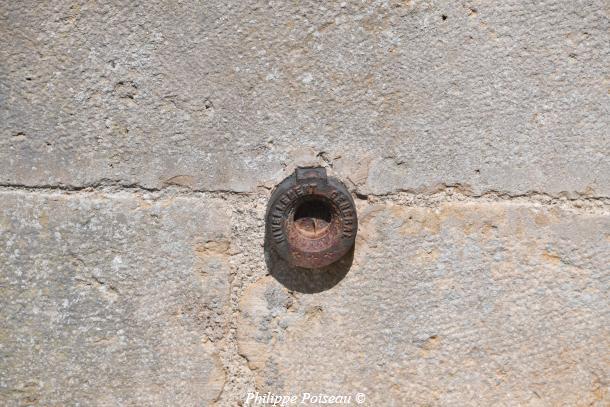 Repère de nivellement de Brinon sur Beuvron