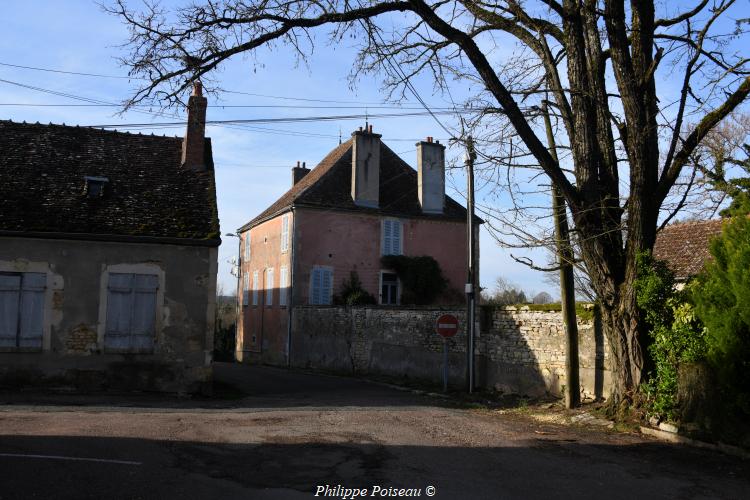 Le petit fort d'Entrains sur Nohain