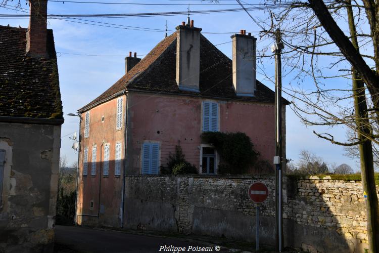 Le petit fort d'Entrains sur Nohain