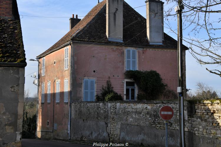 Le petit fort d'Entrains sur Nohain