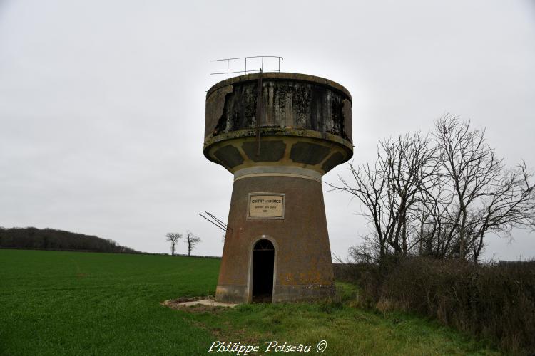 L'ancien château d'eau de Chitry