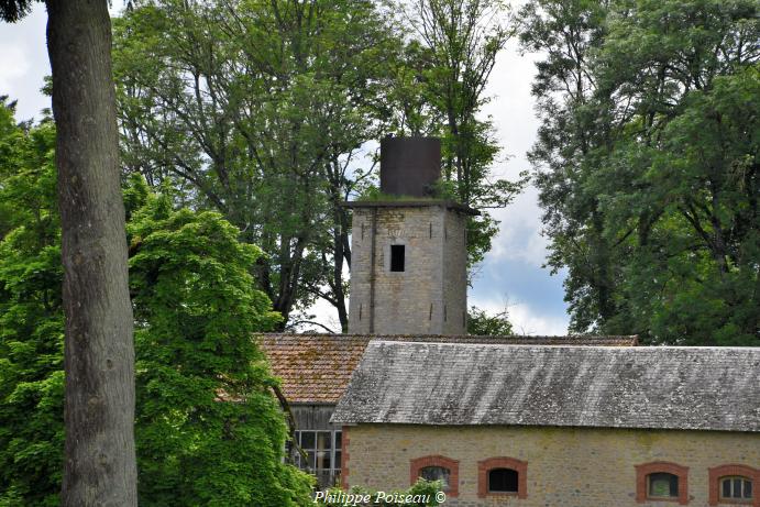 Ancien château d'eau de Tintury