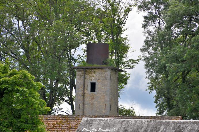 Ancien château d'eau de Tintury