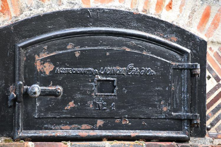 Ancienne porte d'un four 