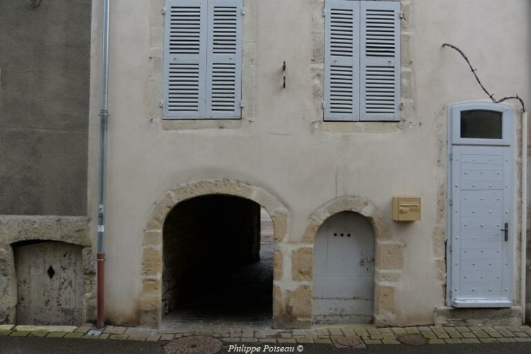 Un Ancien passage entre deux rues de Clamecy un beau patrimoine