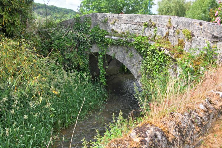 Ancien pont de Courcelles