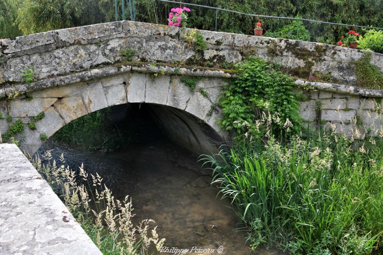 Ancien pont de Courcelles
