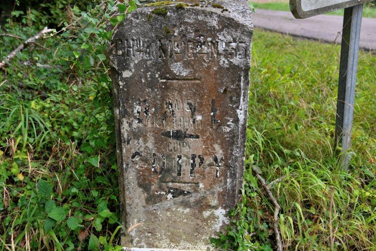 Ancienne borne routière