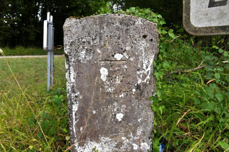 Ancienne borne routière