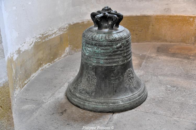 Une ancienne cloche de Luzy un beau patrimoine