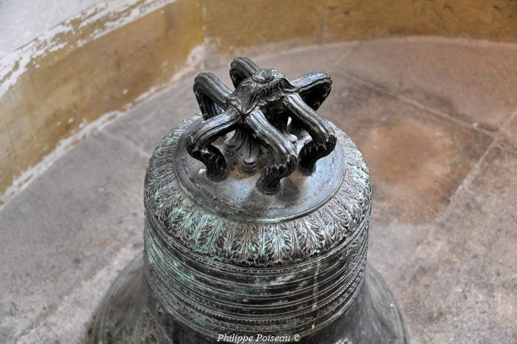 Une ancienne cloche de Luzy