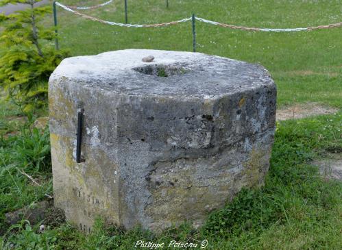 Ancienne croix de Cervenon Nièvre Passion